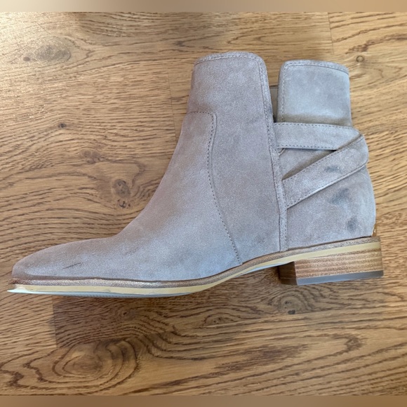 MK by Michael Kors Salem Tan Suede and Leather Ankle Booties Size 7.5. - Picture 10 of 14